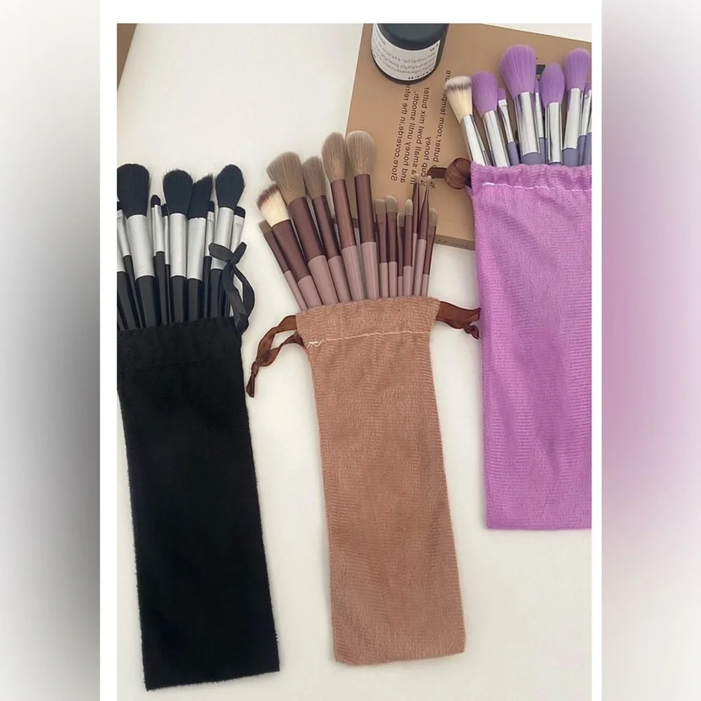 NWT 13 Piece Makeup Brush Set With Storage Bag